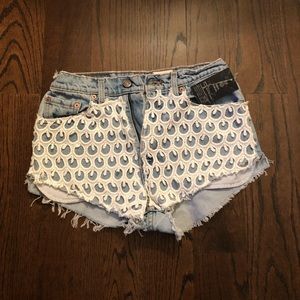 urban outfit lightwash denim shorts w/ eyelet lace